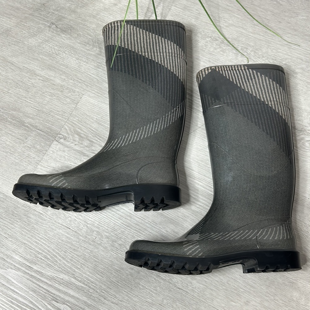 Burberry • plaid check signature rubber winter rain boots - Picture 6 of 16